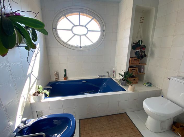 Image No.8-4 Bed House for sale