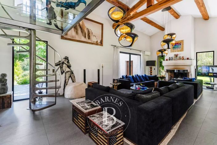 Image No.6-4 Bed House for sale