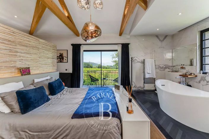 Image No.8-4 Bed House for sale