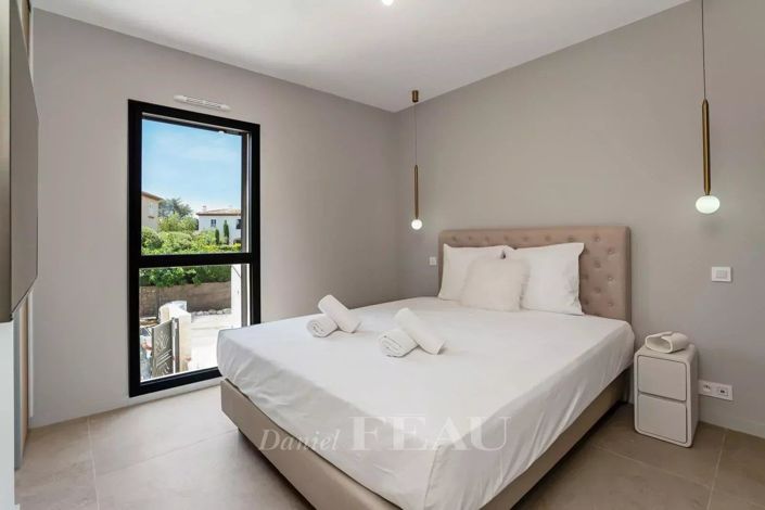 Image No.12-2 Bed Apartment for sale