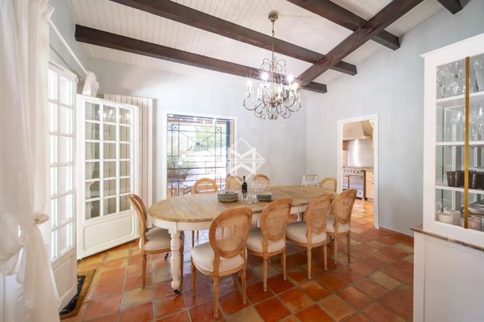 Image No.8-4 Bed House for sale