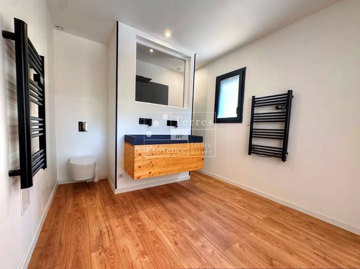 Image No.11-3 Bed House for sale