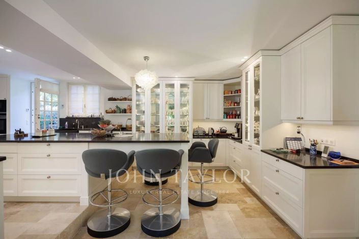 Image No.13-8 Bed House for sale