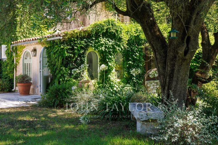 Image No.8-8 Bed House for sale