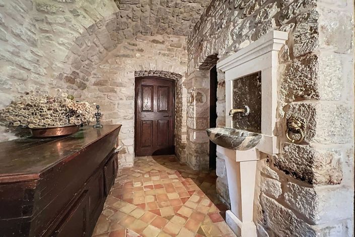 Image No.2-4 Bed House for sale