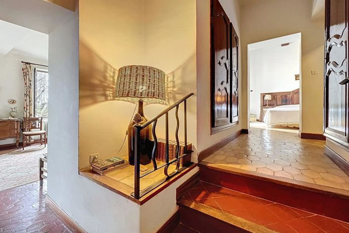 Image No.3-4 Bed House for sale