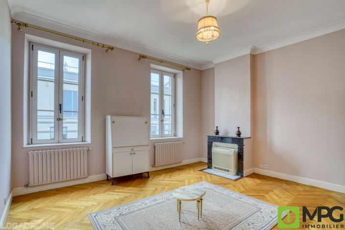 Image No.8-5 Bed House for sale