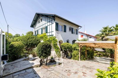 1 - Biarritz, House