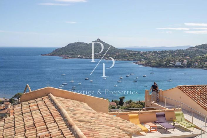 Image No.1-5 Bed House for sale