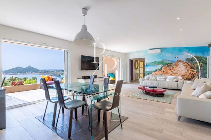 Image No.2-Maison de 5 chambres à vendre à Saint-Raphael