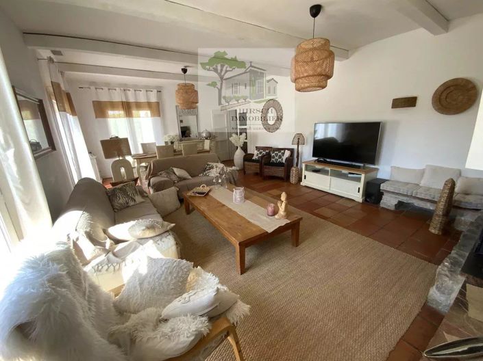 Image No.3-5 Bed House for sale