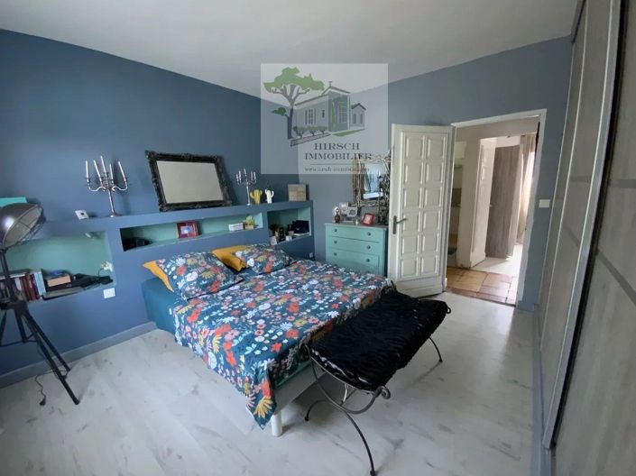 Image No.8-5 Bed House for sale