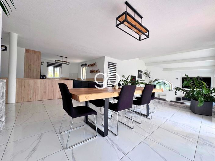 Image No.6-5 Bed House for sale