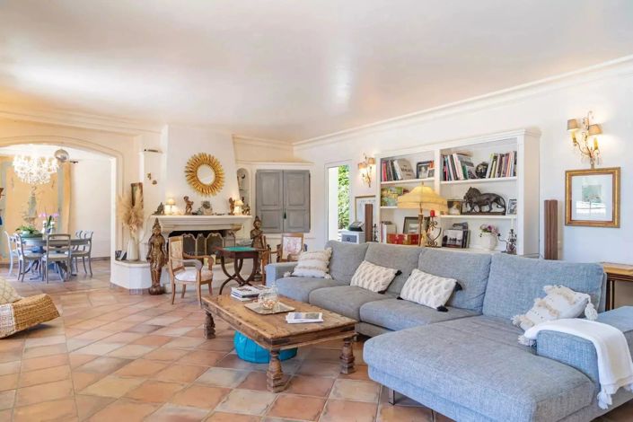 Image No.2-6 Bed House for sale