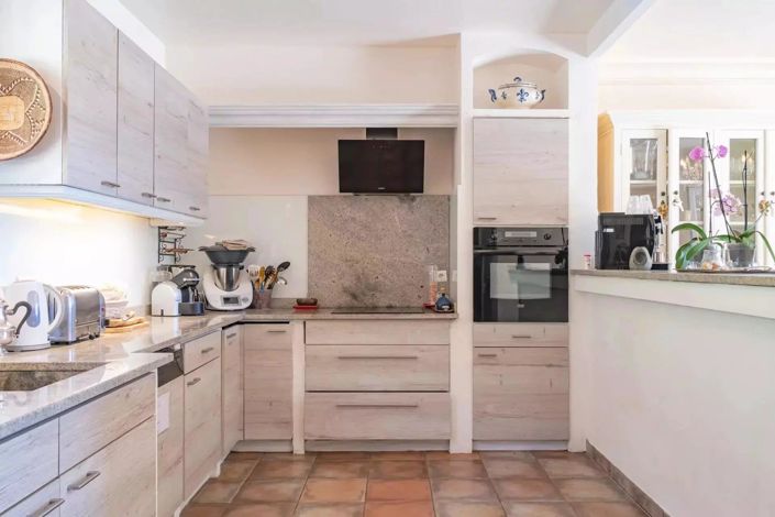 Image No.3-6 Bed House for sale