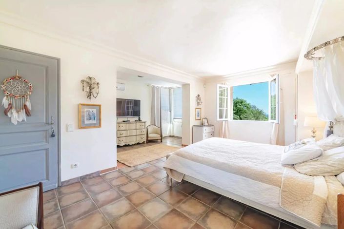 Image No.4-6 Bed House for sale