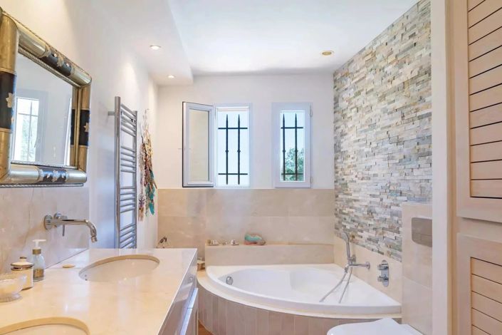 Image No.5-6 Bed House for sale