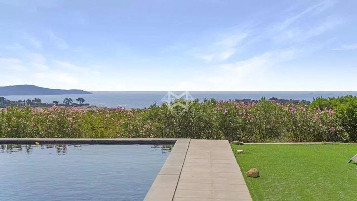 Image No.1-4 Bed House for sale