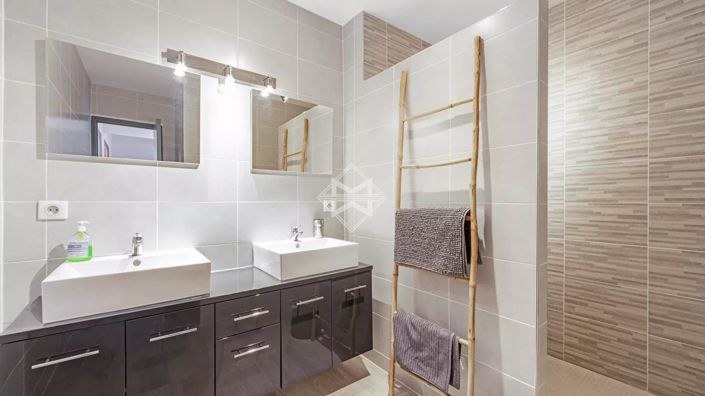 Image No.13-4 Bed House for sale