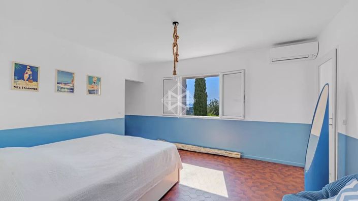 Image No.8-4 Bed House for sale