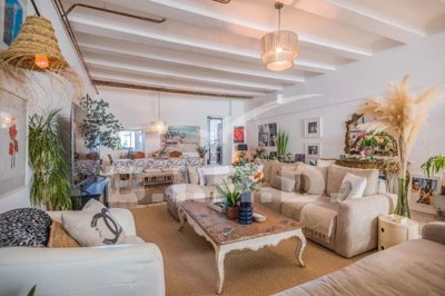 6 Bed House for sale