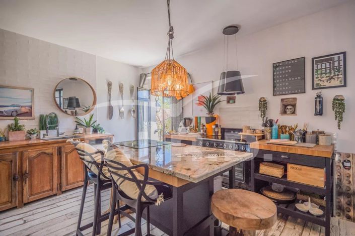 Image No.7-6 Bed House for sale