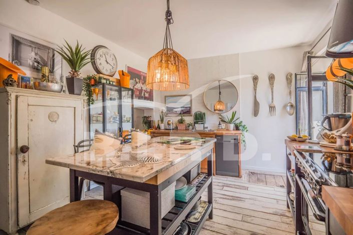 Image No.8-6 Bed House for sale