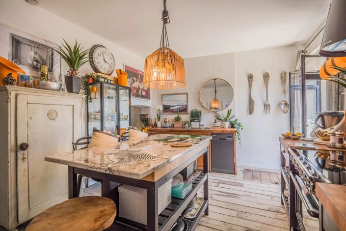 Image No.8-6 Bed House for sale