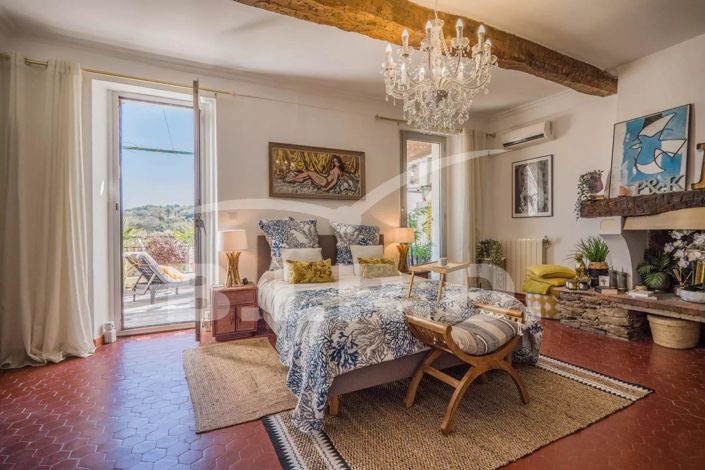 Image No.9-6 Bed House for sale