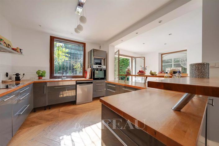 Image No.12-5 Bed House for sale