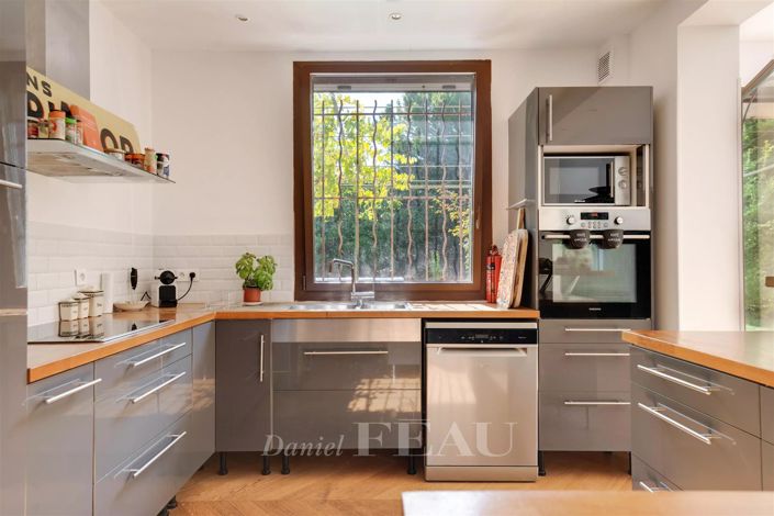 Image No.13-5 Bed House for sale