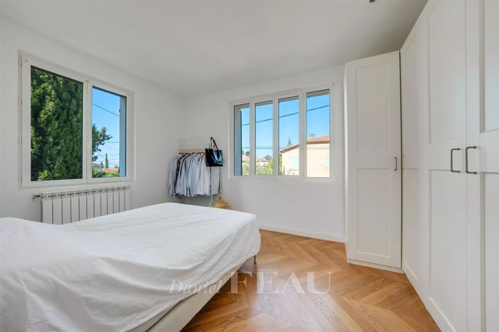 Image No.16-5 Bed House for sale