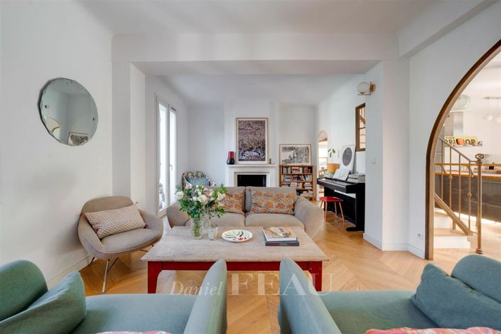 Image No.7-5 Bed House for sale