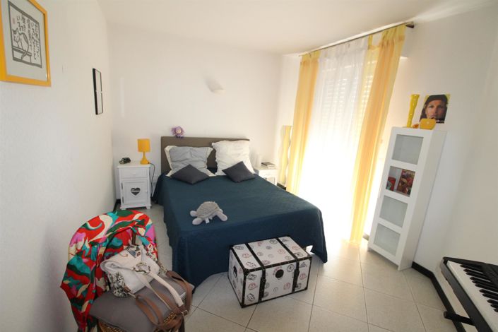 Image No.10-3 Bed House for sale