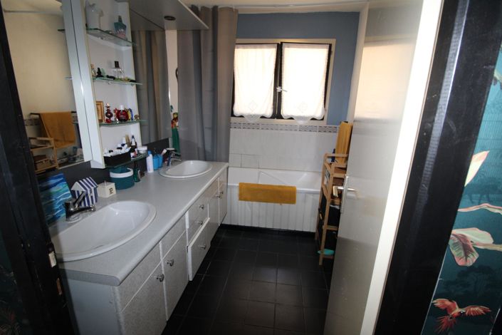 Image No.8-3 Bed House for sale