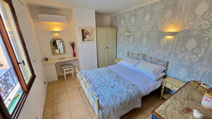 Image No.24-4 Bed House for sale