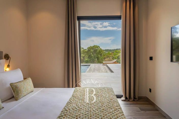 Image No.10-5 Bed House for sale