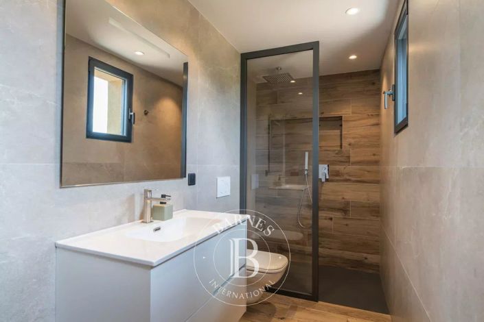 Image No.19-5 Bed House for sale