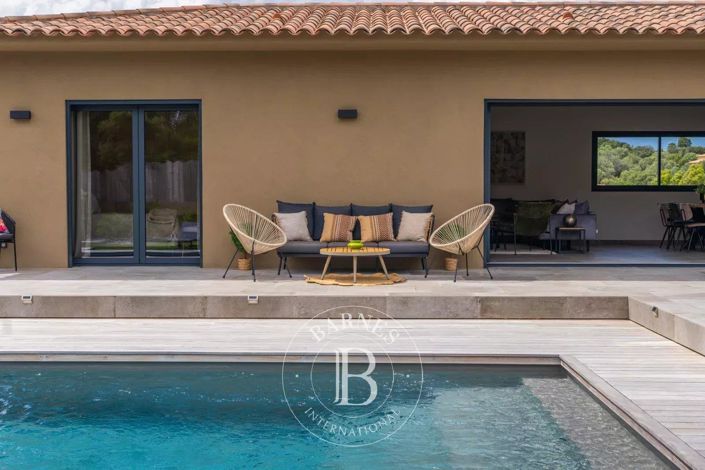 Image No.2-5 Bed House for sale