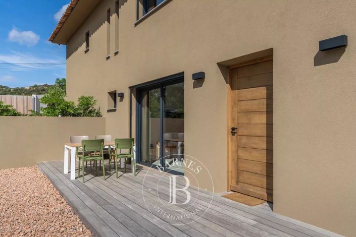 Image No.20-5 Bed House for sale