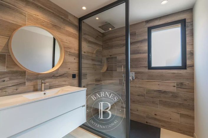 Image No.23-5 Bed House for sale