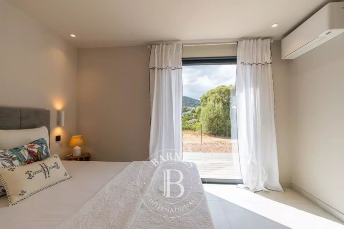 Image No.24-5 Bed House for sale