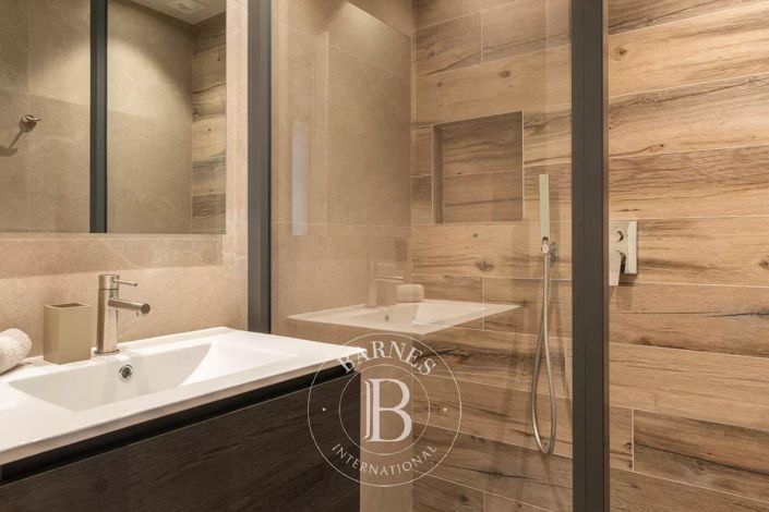 Image No.7-5 Bed House for sale