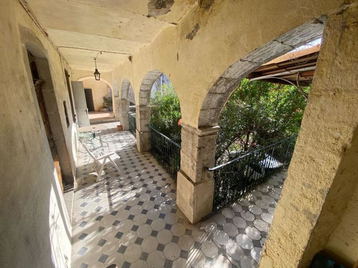 Image No.5-8 Bed House for sale