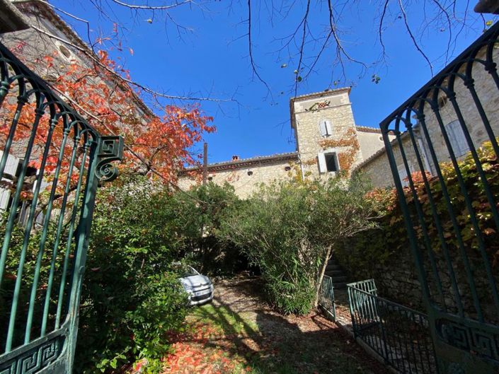 Image No.6-8 Bed House for sale