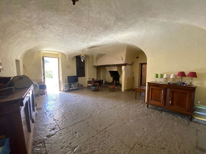 Image No.8-8 Bed House for sale