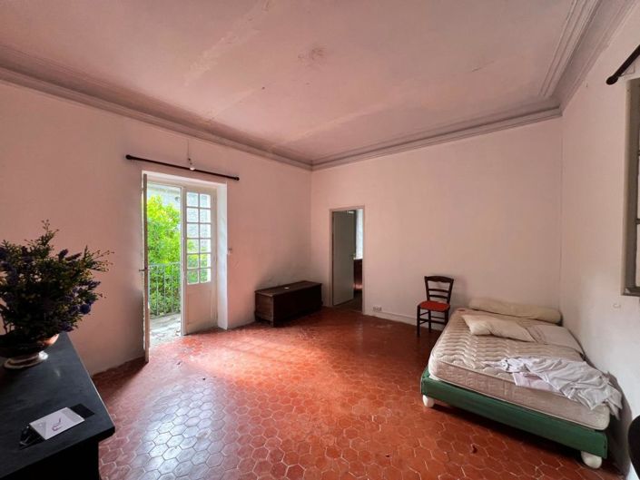 Image No.9-8 Bed House for sale