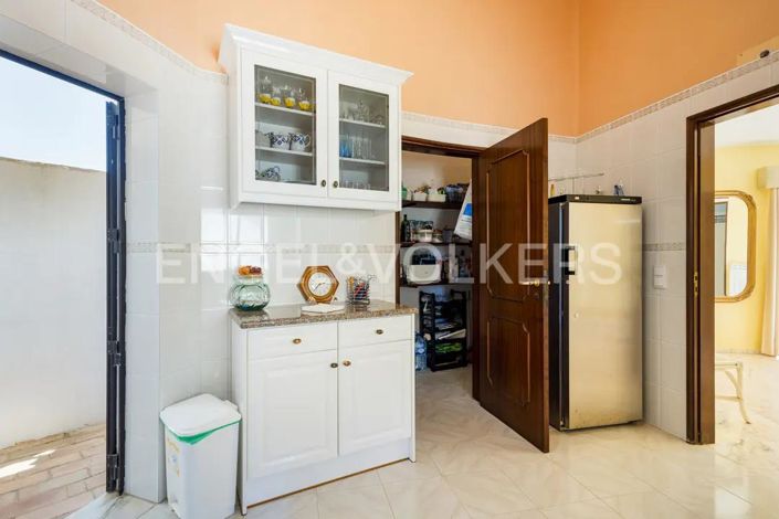 Image No.18-3 Bed House for sale