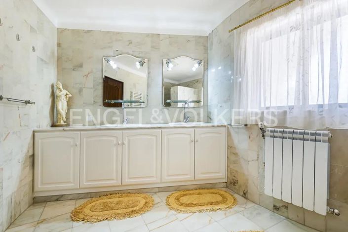 Image No.34-3 Bed House for sale