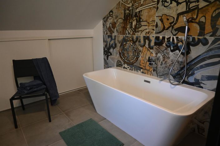 Image No.18-4 Bed House for sale